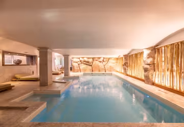 Piscine intérieure