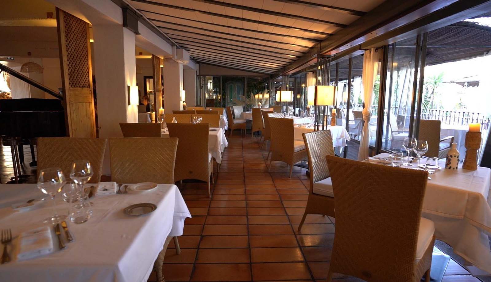 Restaurant veranda